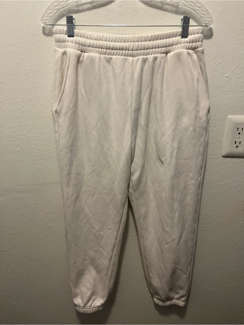 Fabletics Women’s White Fleece Jogger Sweatpants Size Medium